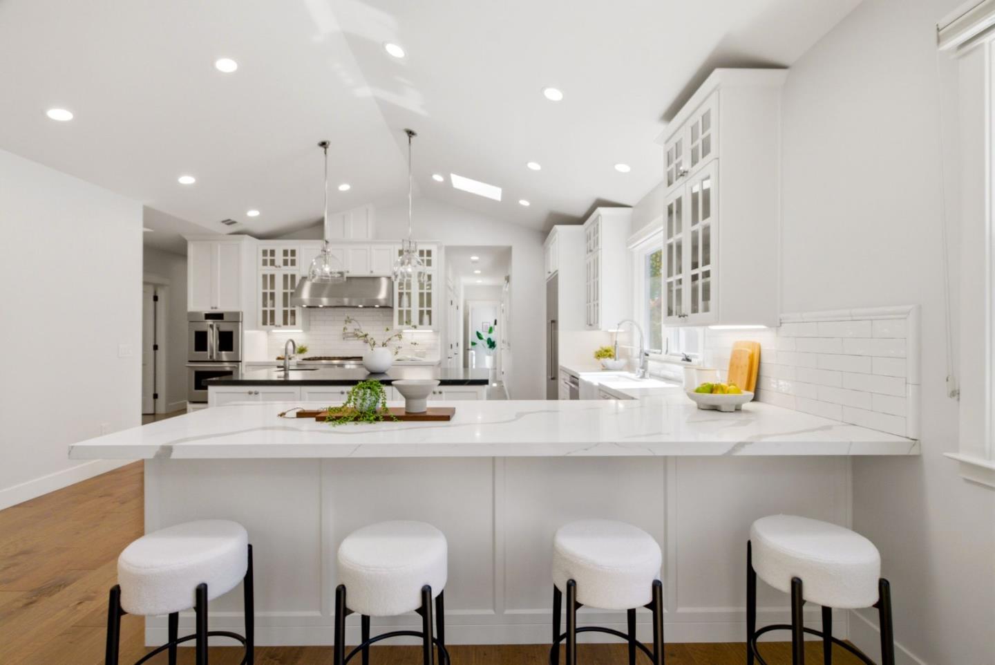 1063 Carolyn AVE
