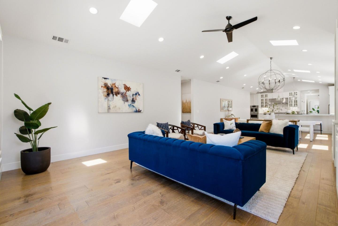 1063 Carolyn AVE