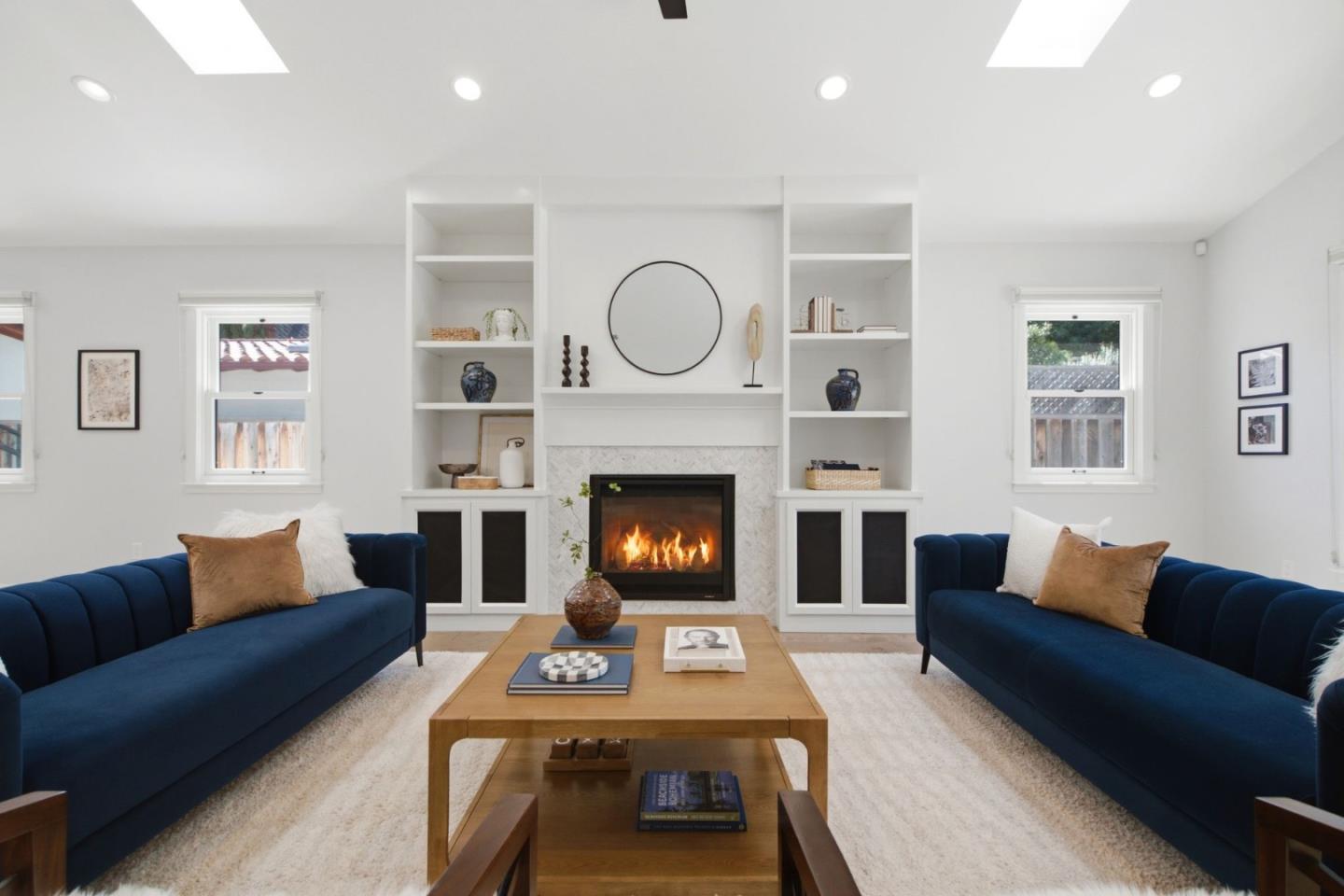 1063 Carolyn AVE