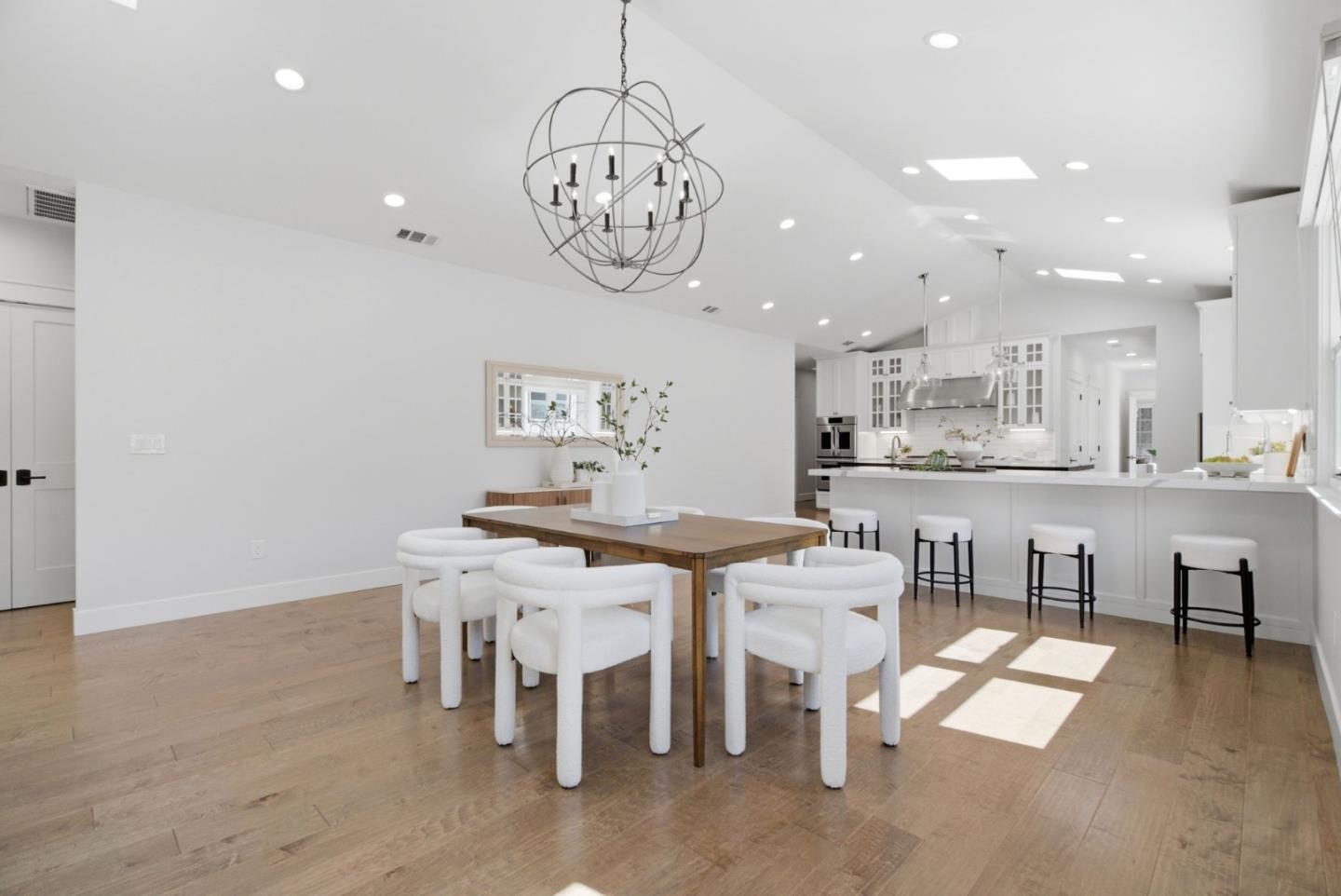 1063 Carolyn AVE