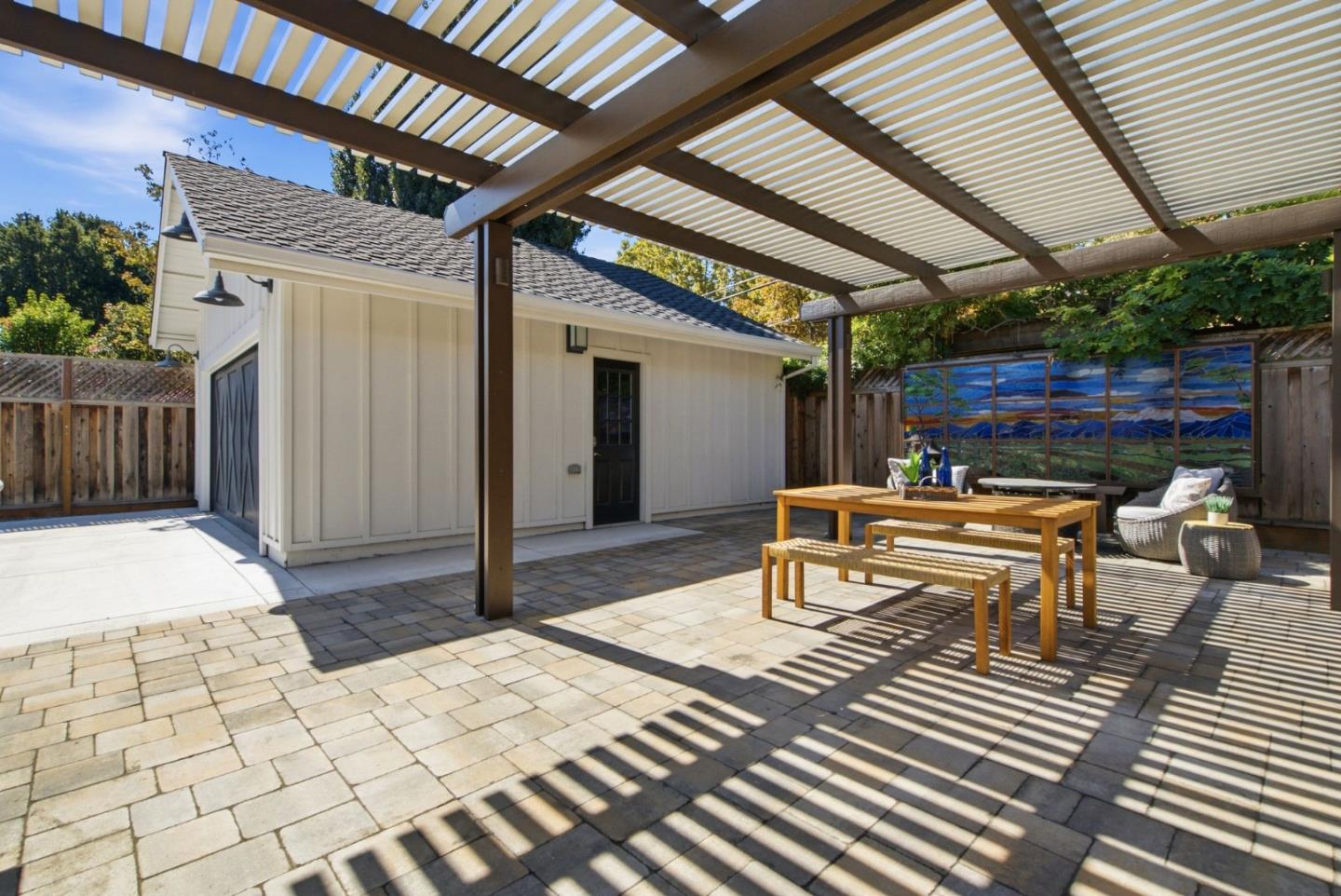 1063 Carolyn AVE
