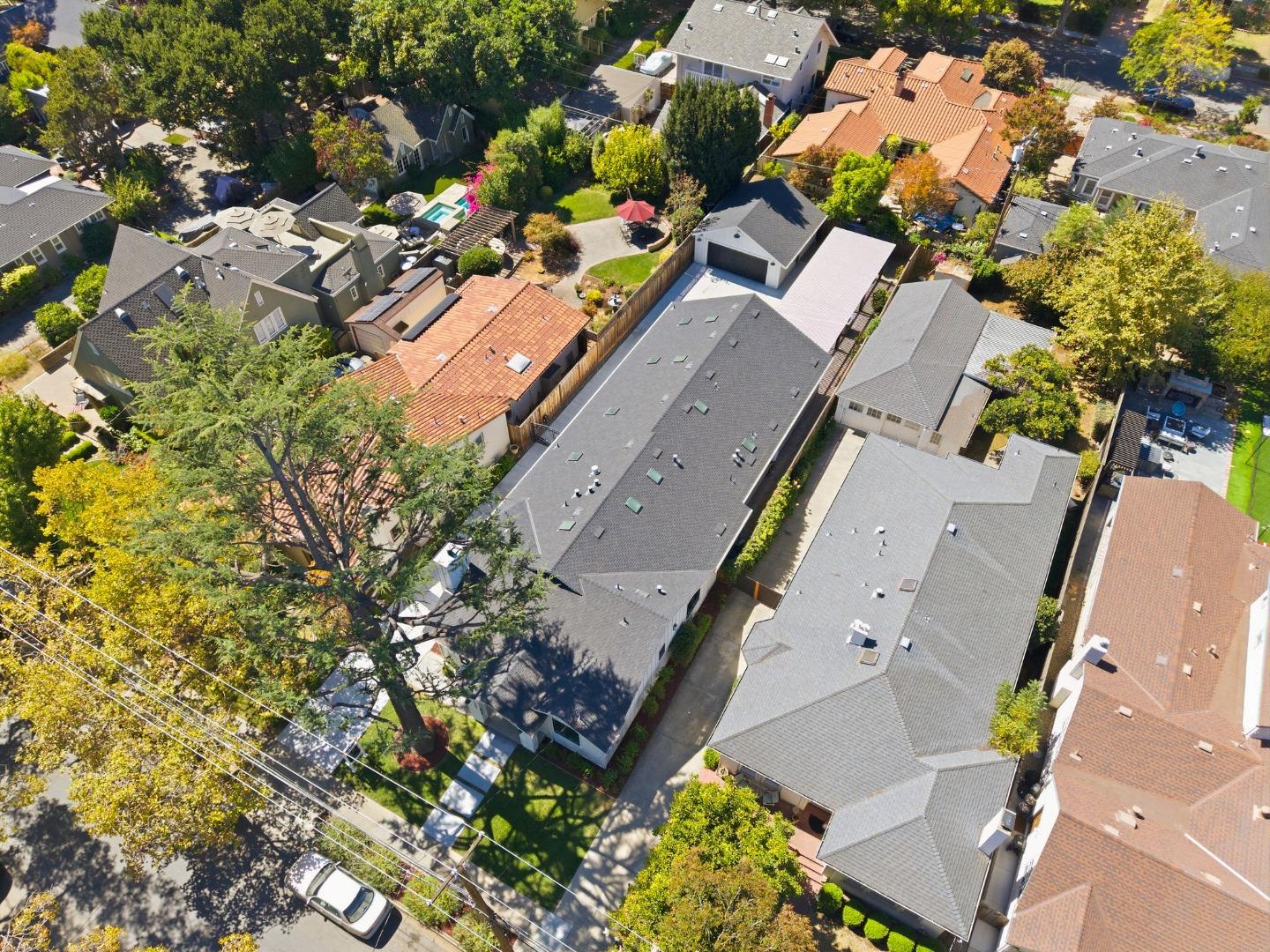 1063 Carolyn AVE