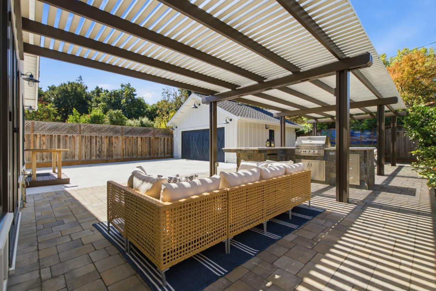 1063 Carolyn AVE