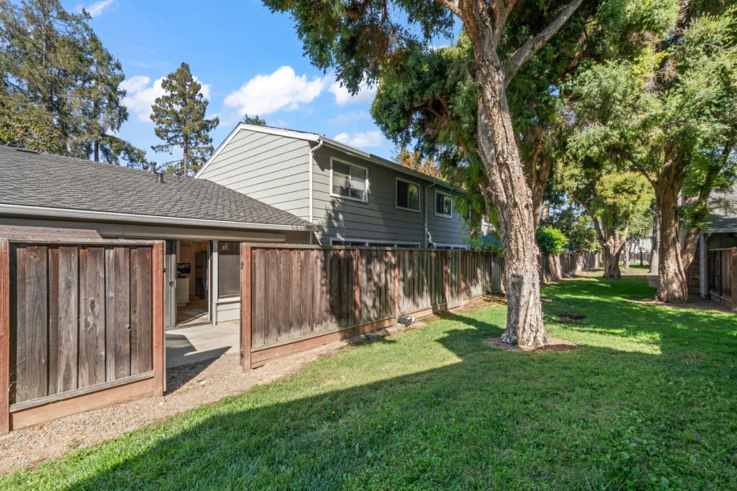 570 Latimer CIR