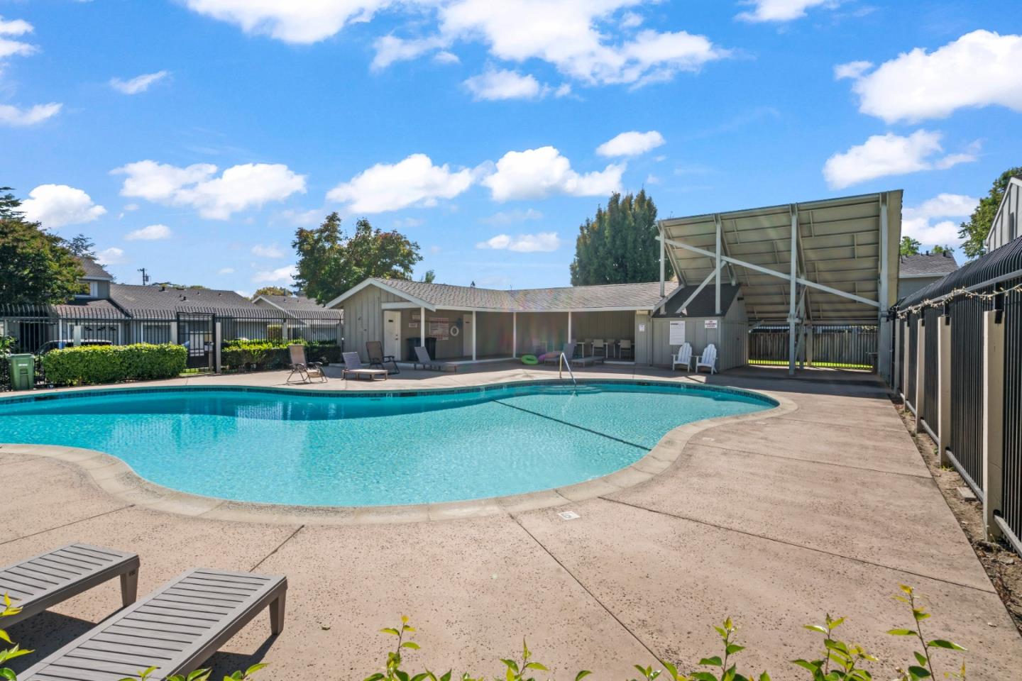 570 Latimer CIR