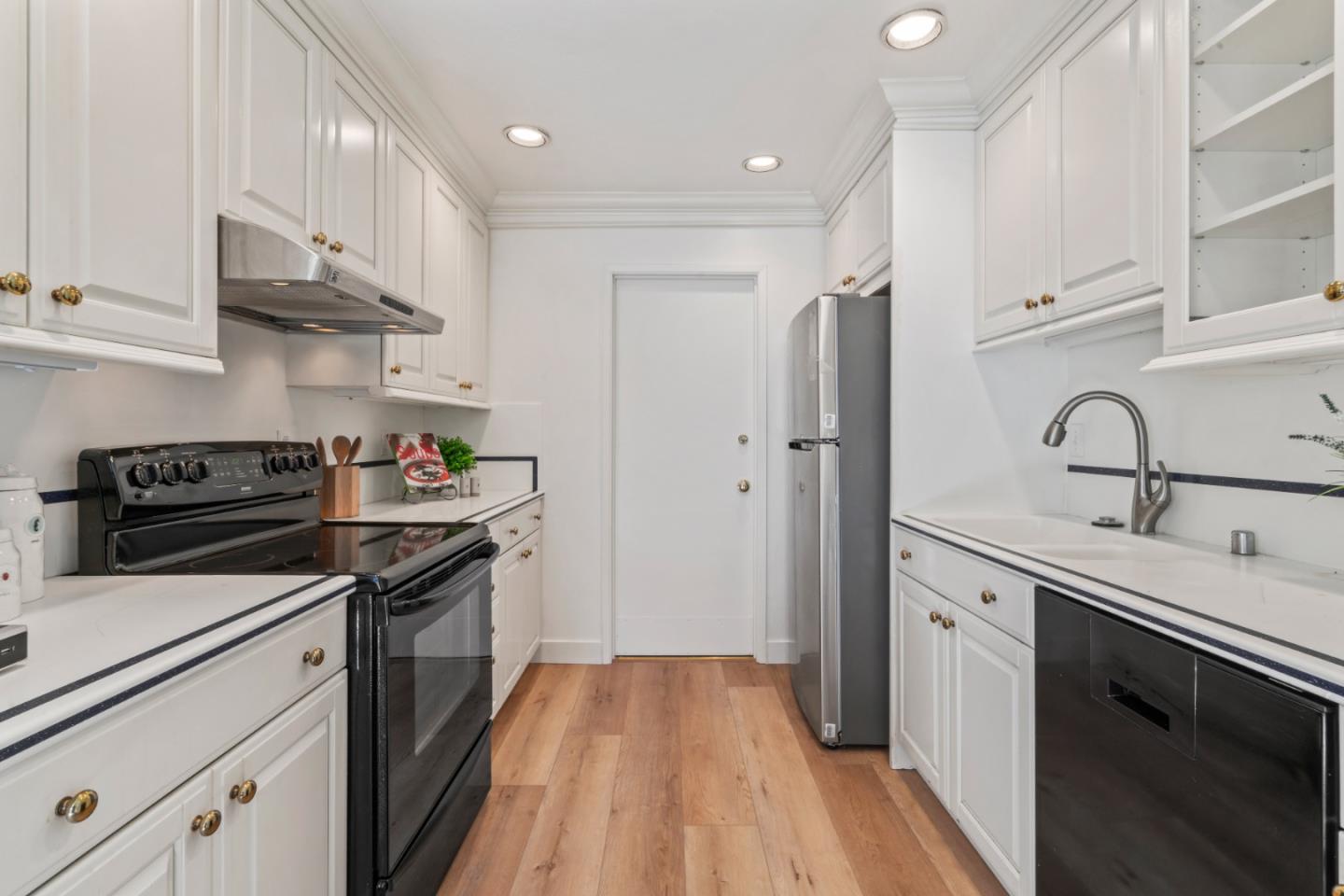 570 Latimer CIR