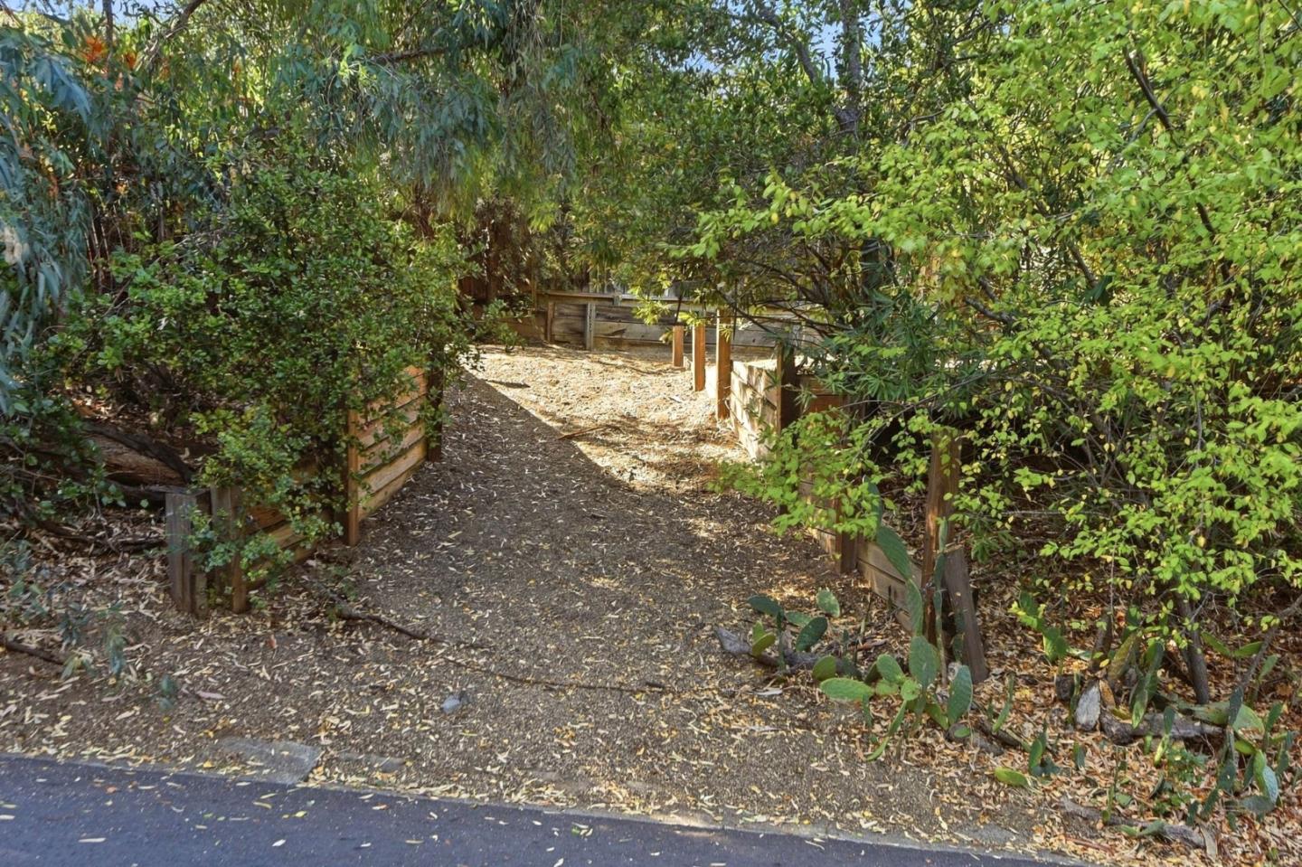 200 Jackson ST