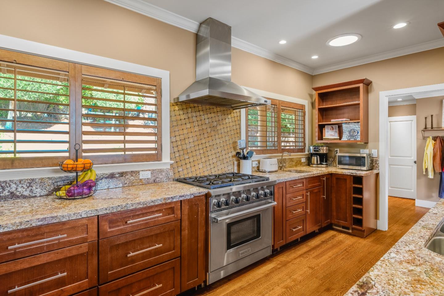 772 Knoll DR