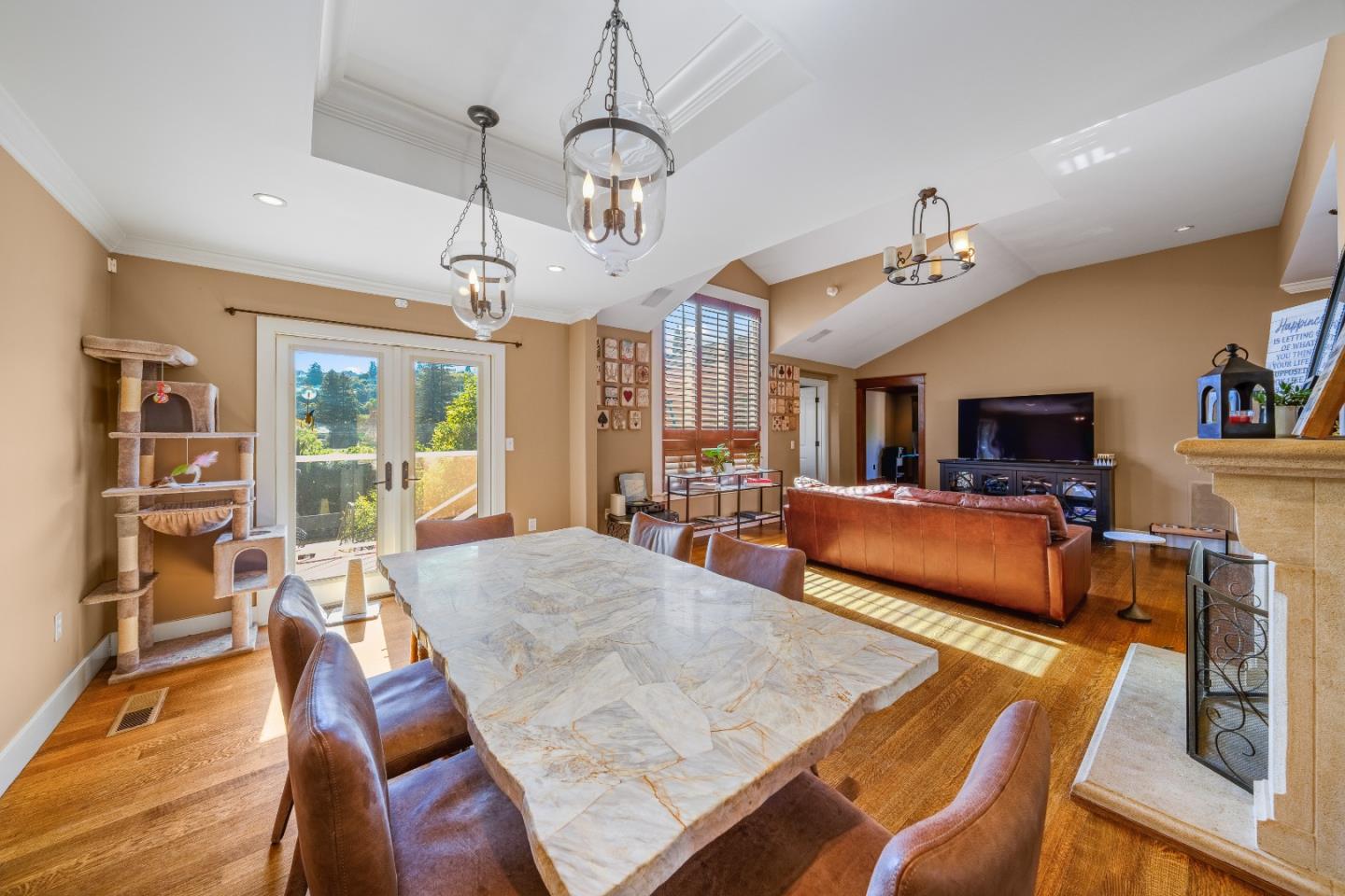 772 Knoll DR