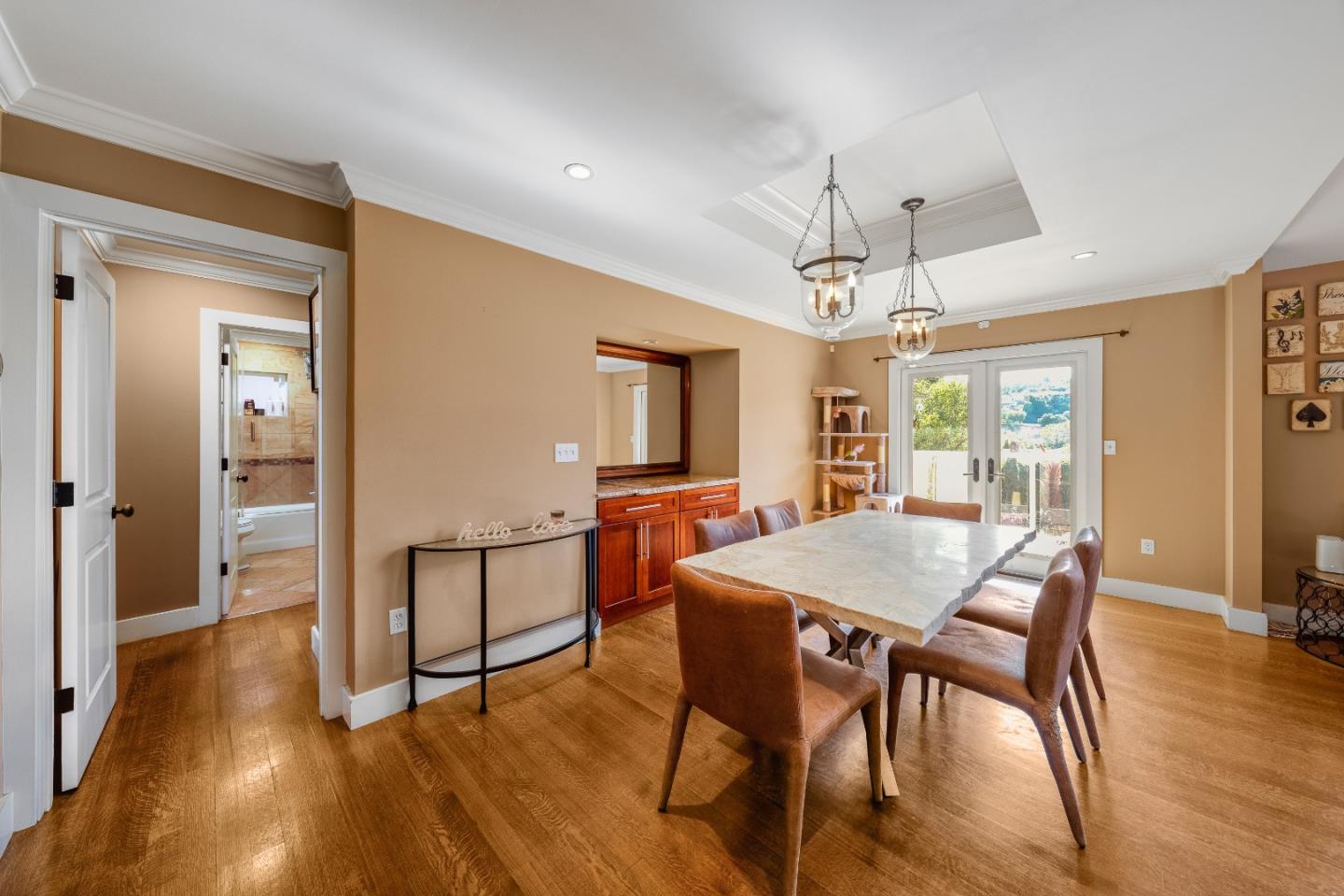 772 Knoll DR