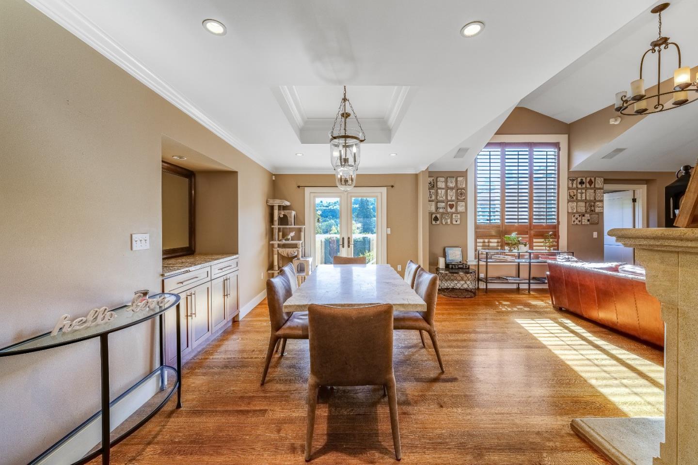 772 Knoll DR