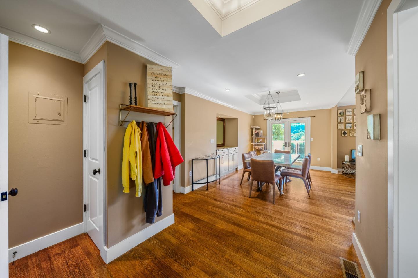 772 Knoll DR