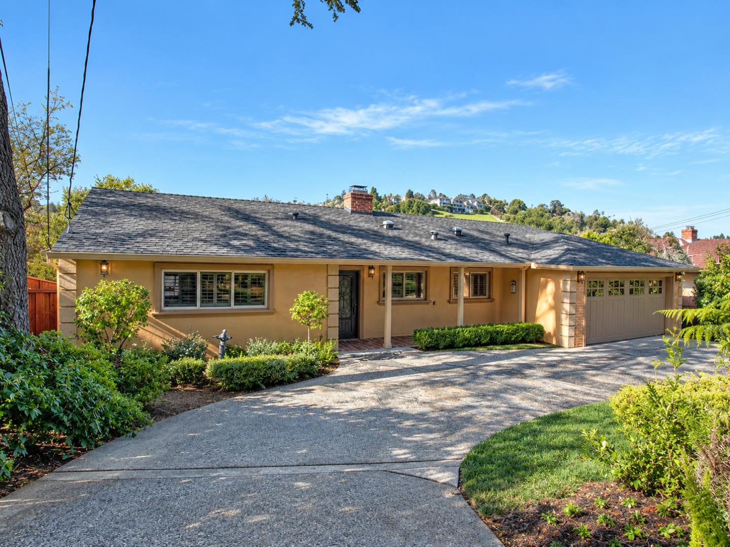 772 Knoll DR