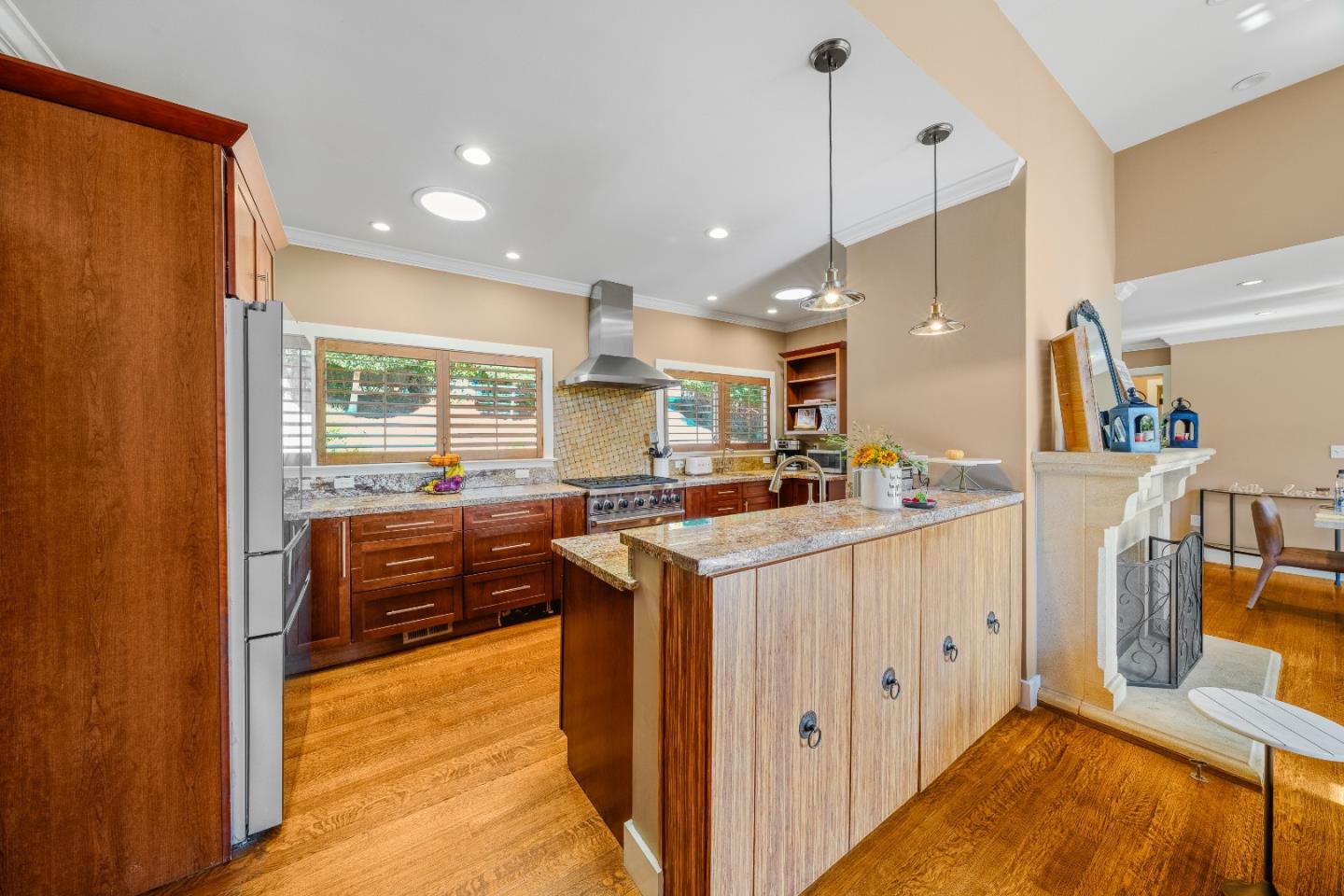 772 Knoll DR