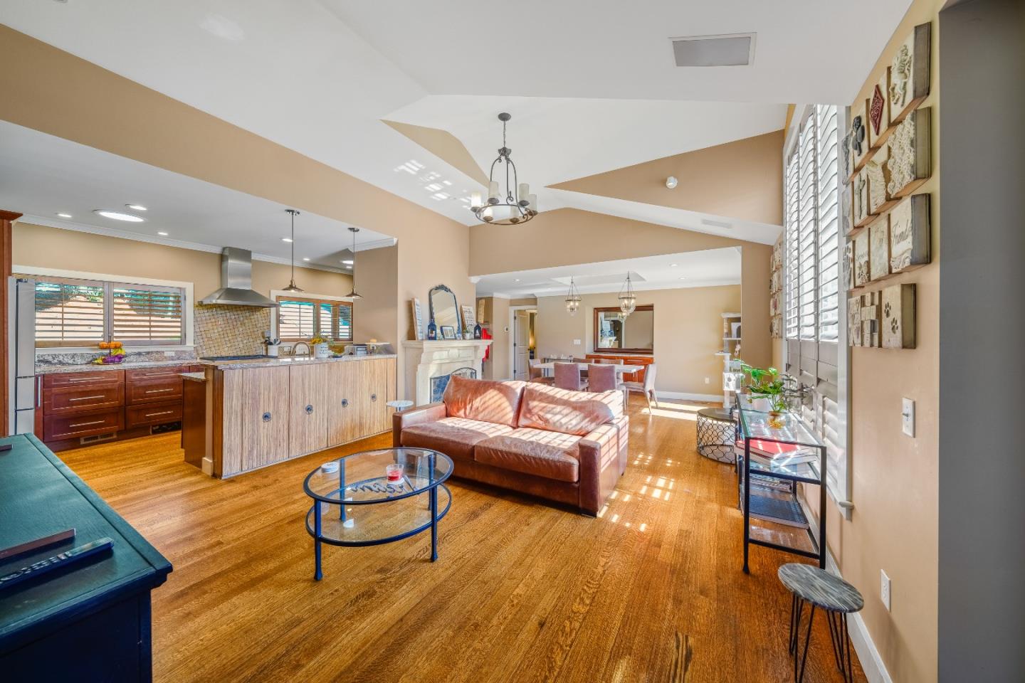 772 Knoll DR