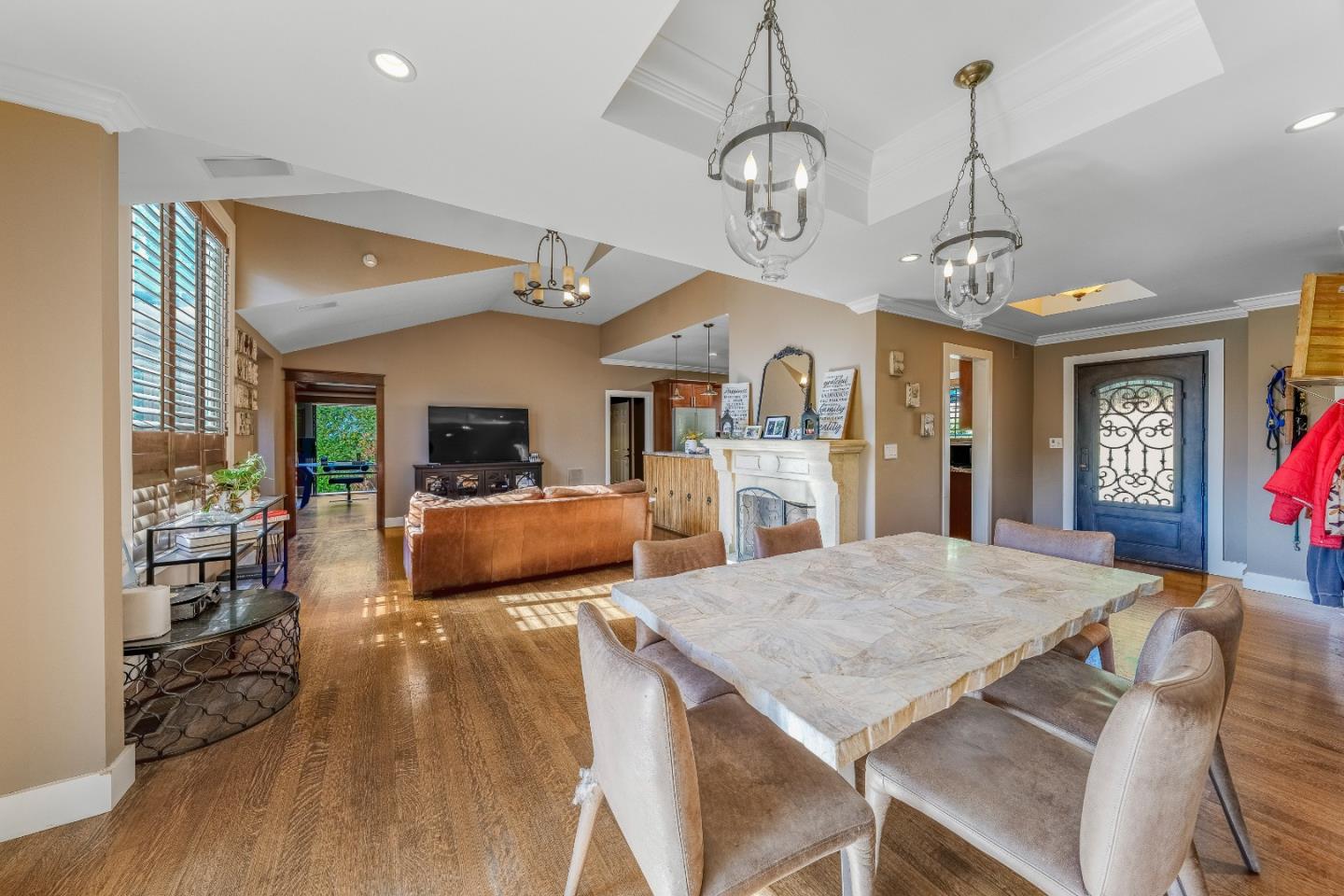 772 Knoll DR