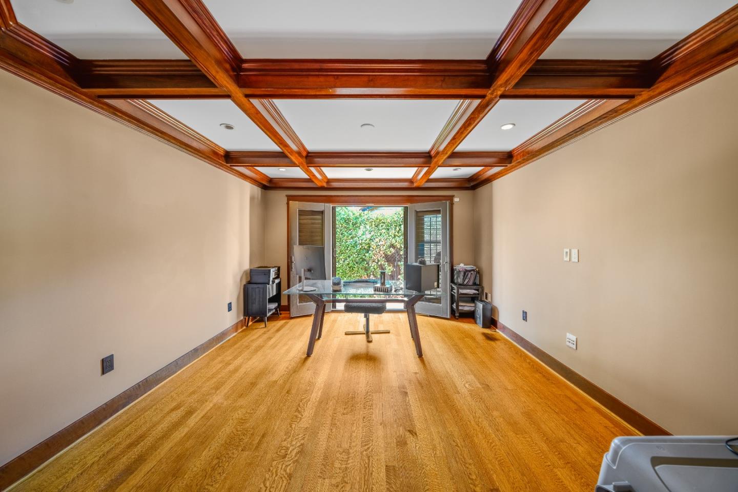 772 Knoll DR