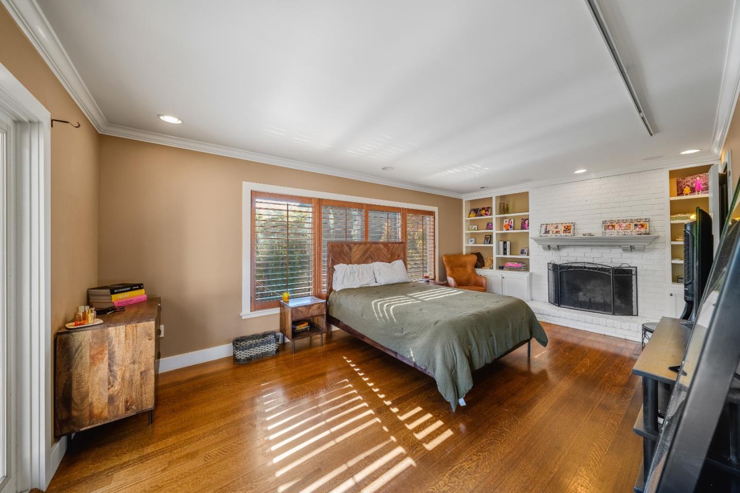 772 Knoll DR
