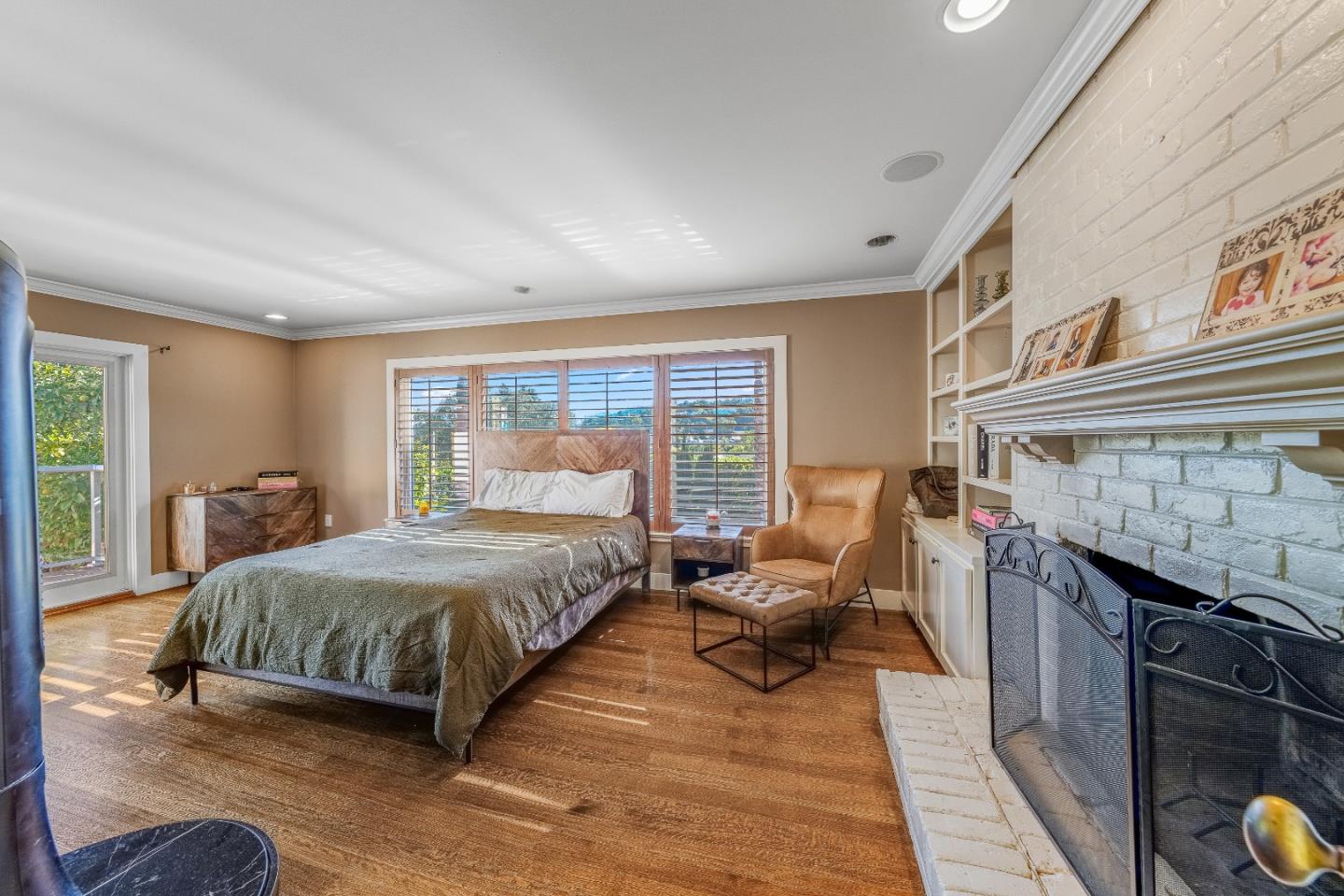 772 Knoll DR