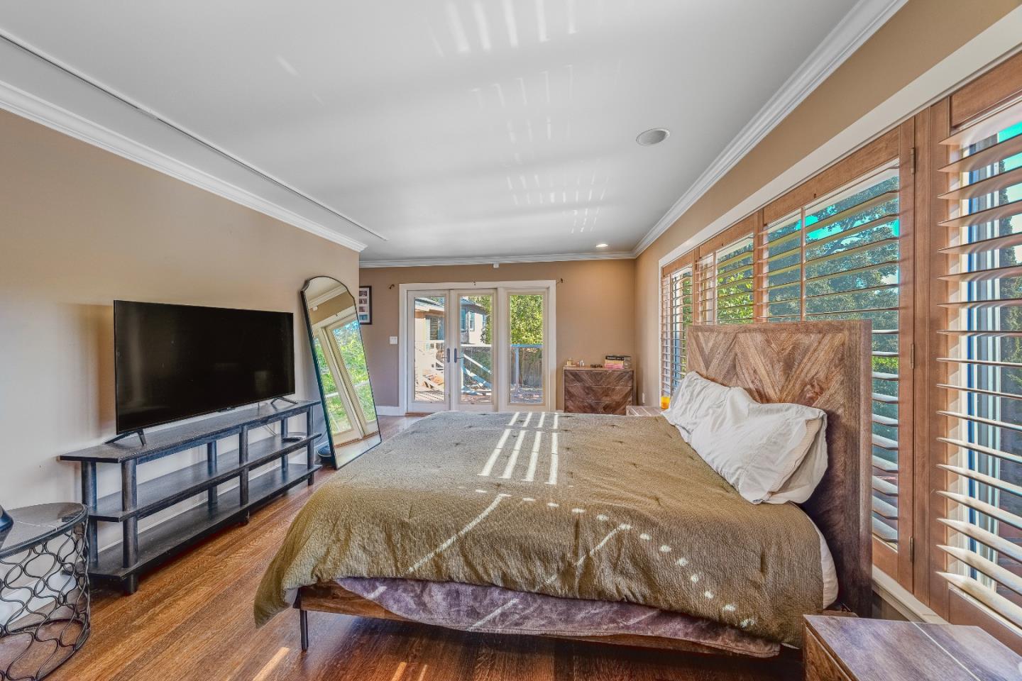 772 Knoll DR