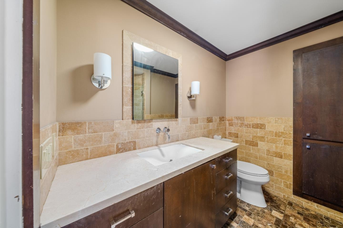 772 Knoll DR