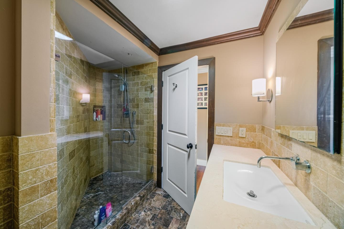 772 Knoll DR