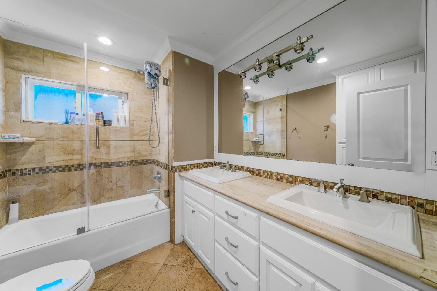 772 Knoll DR