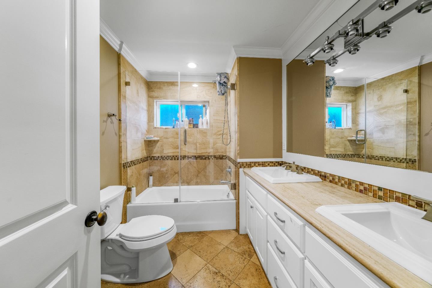 772 Knoll DR
