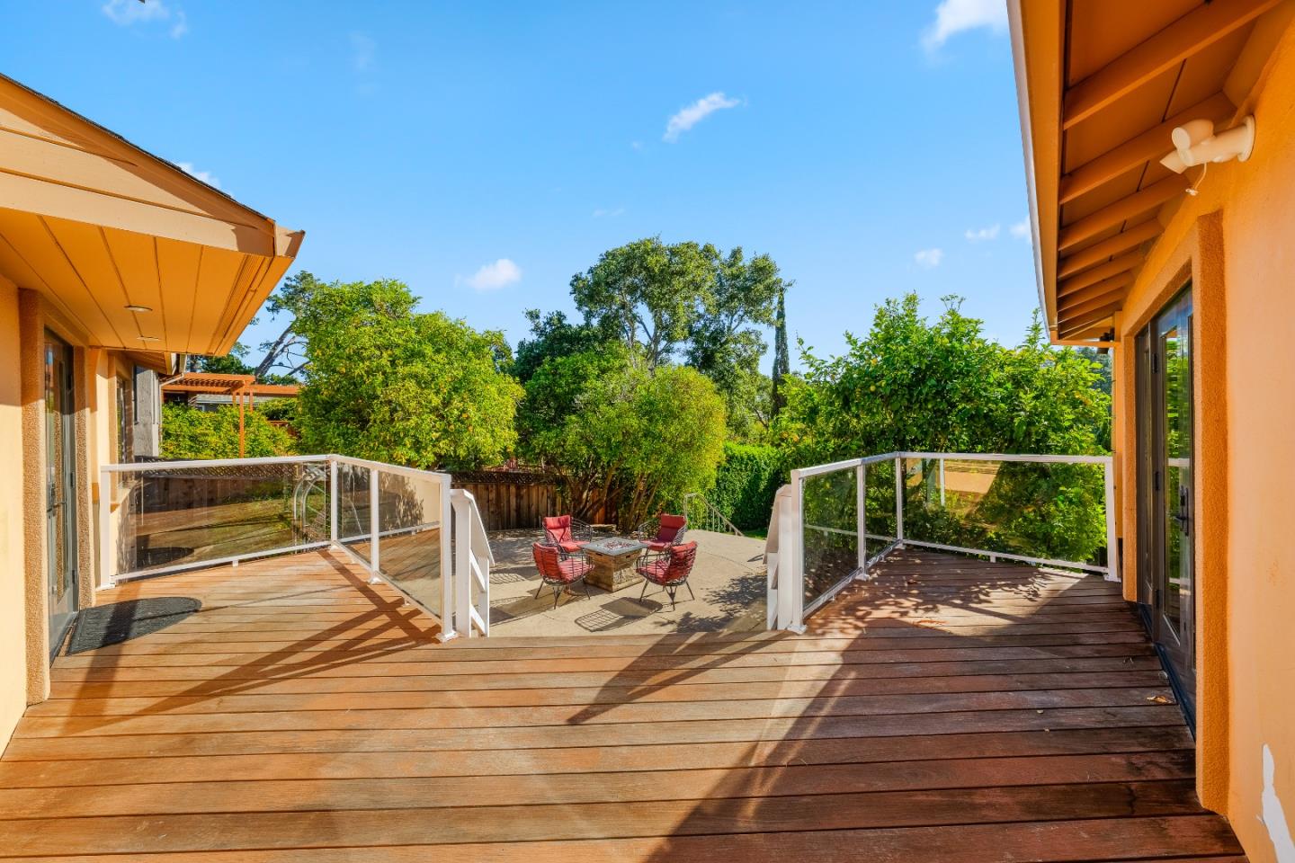 772 Knoll DR