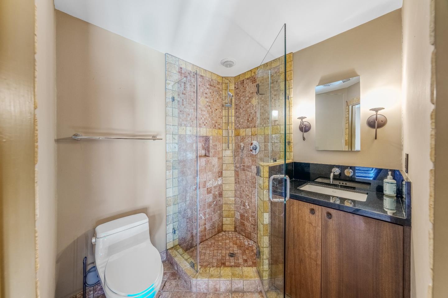 772 Knoll DR