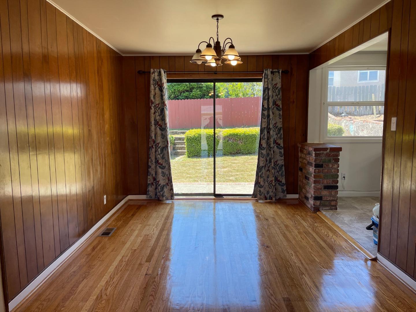 627 Midway AVE