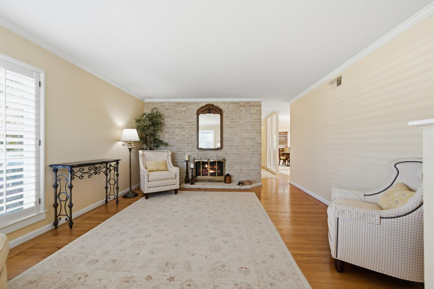 123 S Magnolia AVE