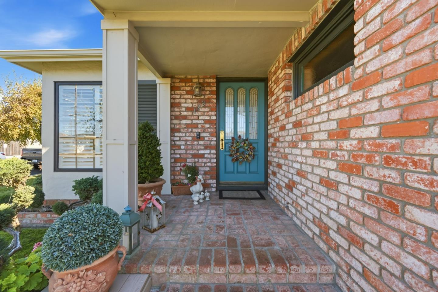 123 S Magnolia AVE