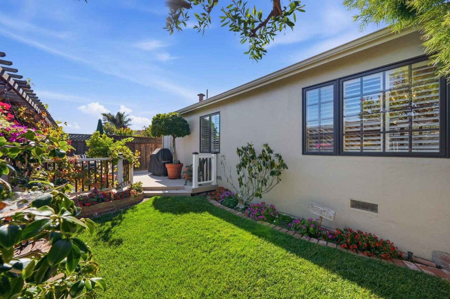 123 S Magnolia AVE