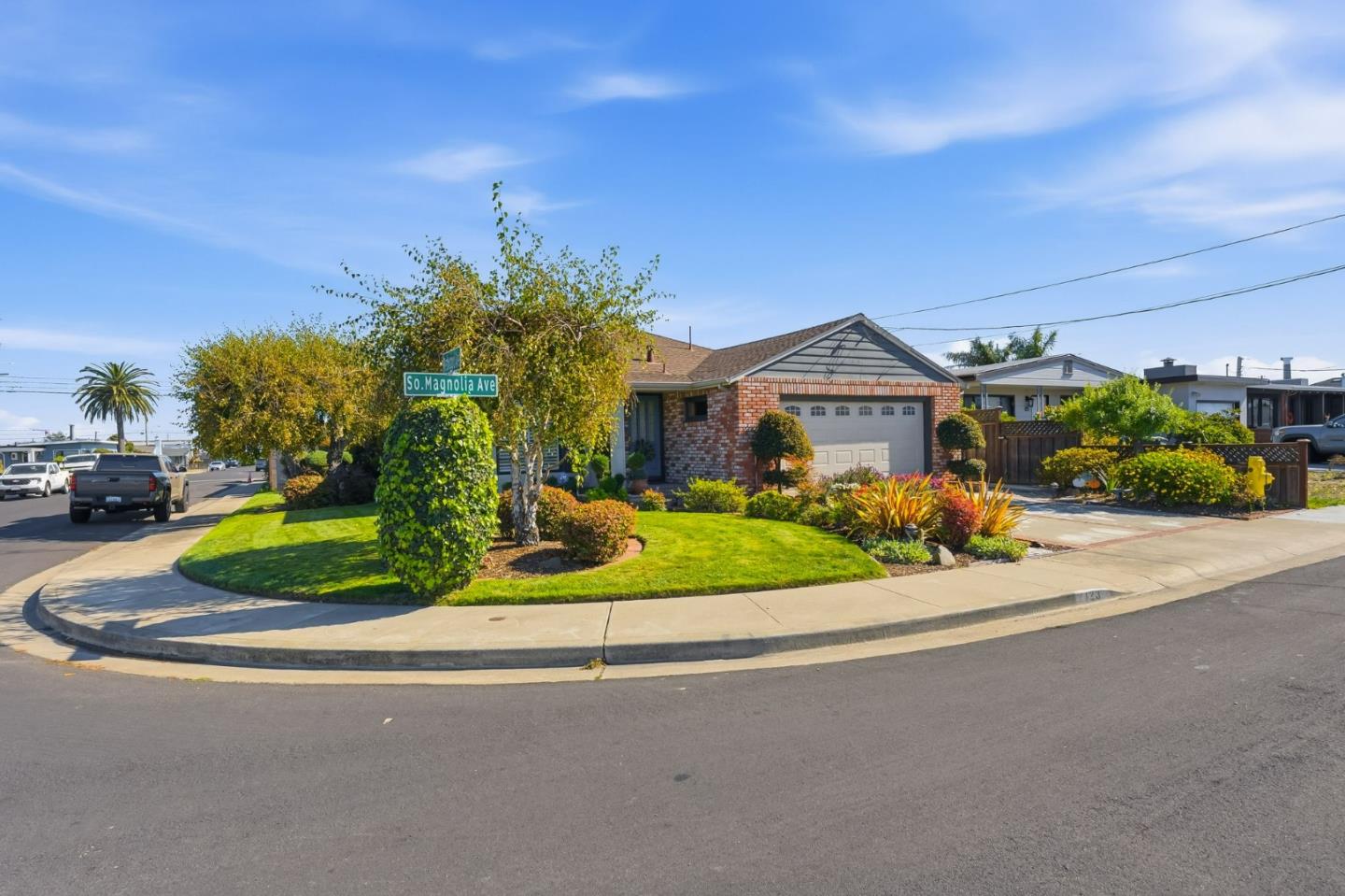 123 S Magnolia AVE