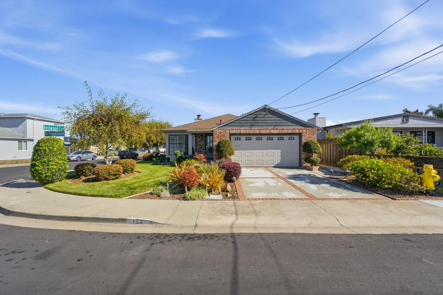 123 S Magnolia AVE