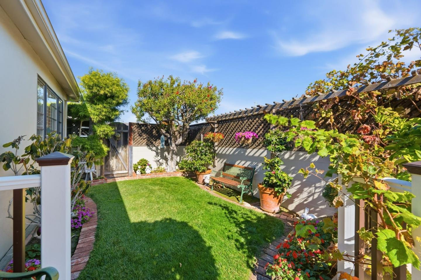 123 S Magnolia AVE