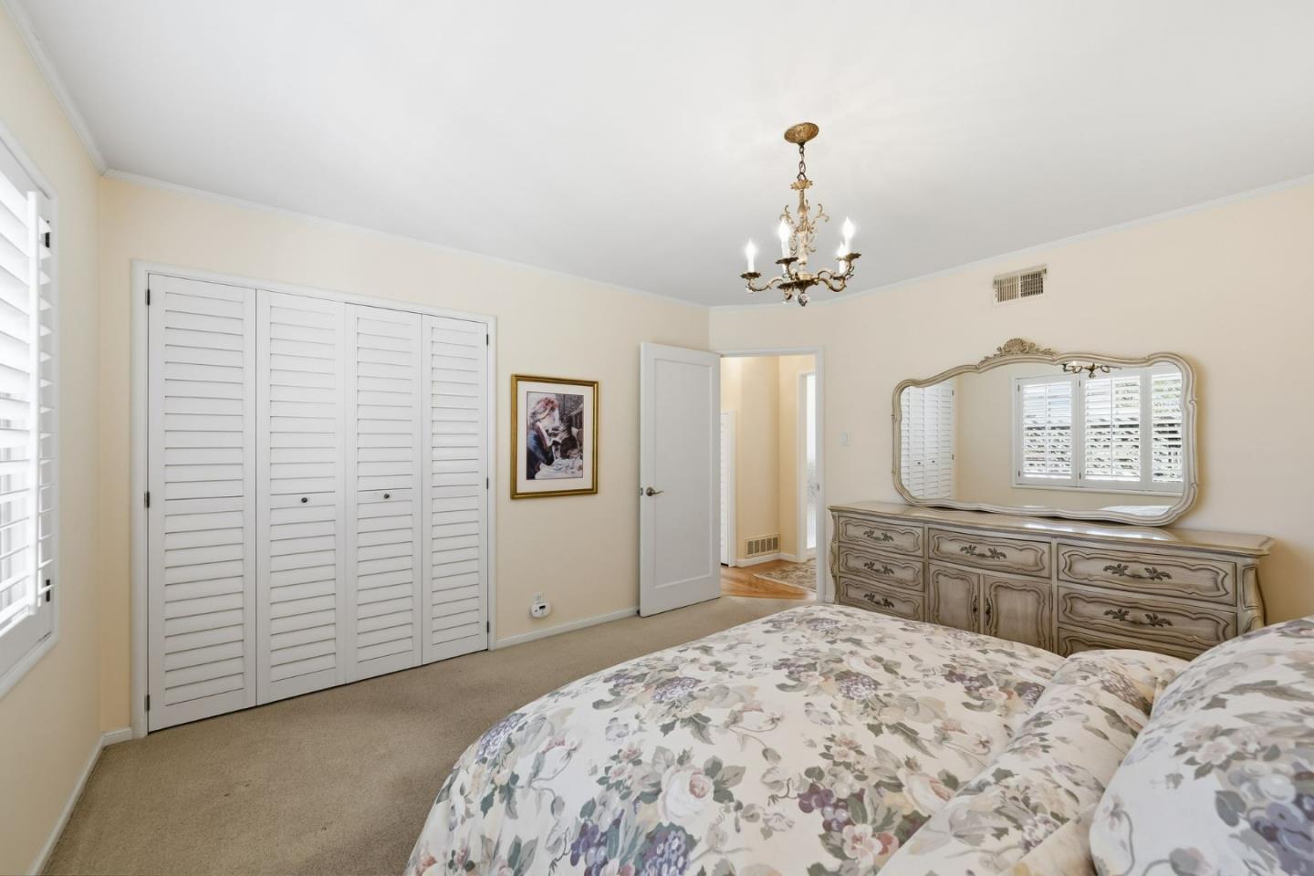123 S Magnolia AVE