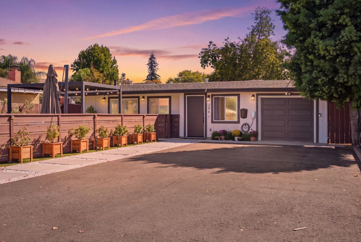 246 Mowry AVE