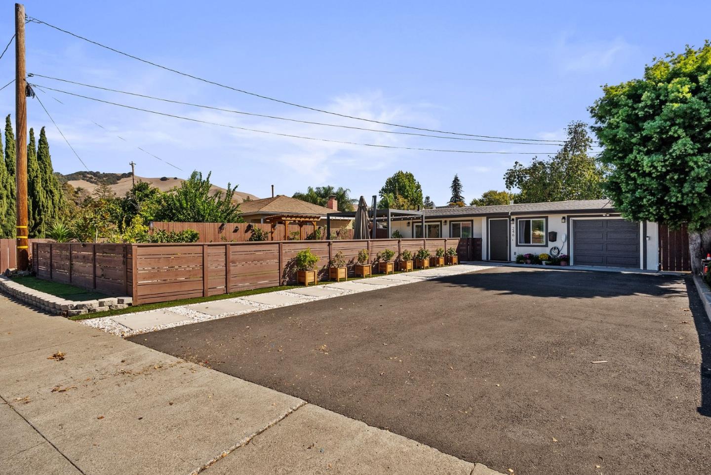 246 Mowry AVE