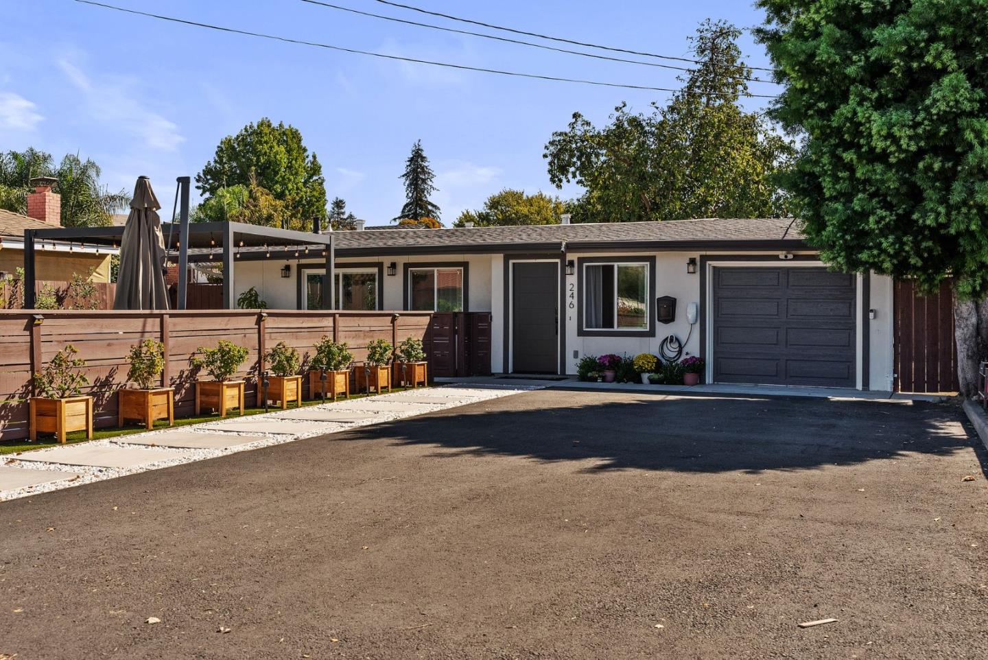 246 Mowry AVE