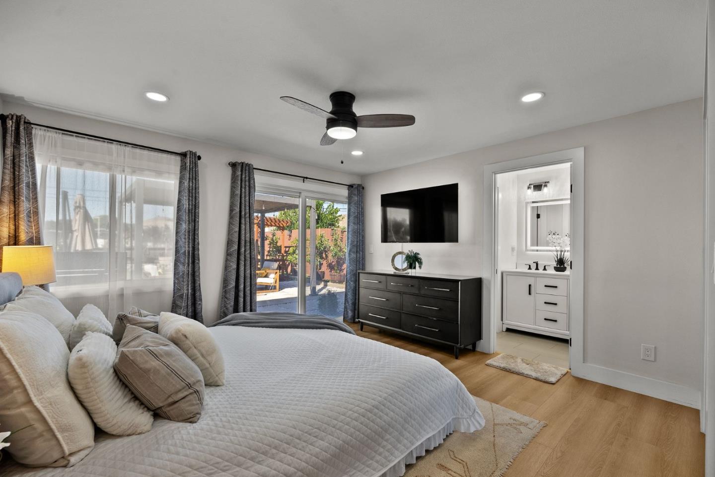 246 Mowry AVE
