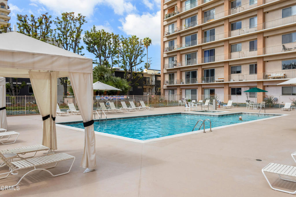 100 S Doheny Drive 1002
