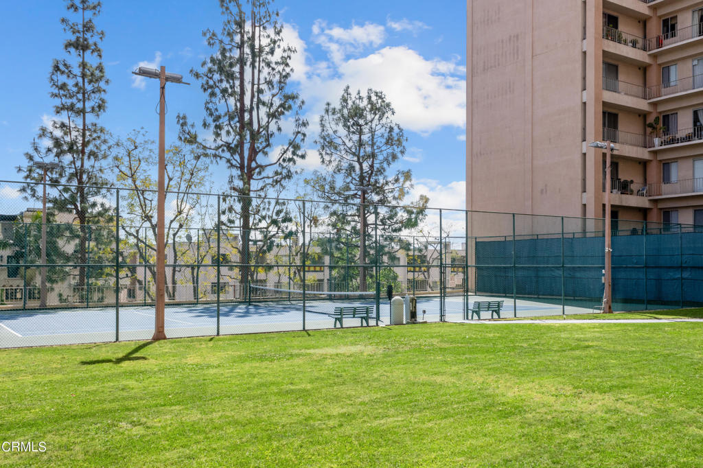 100 S Doheny Drive 1002
