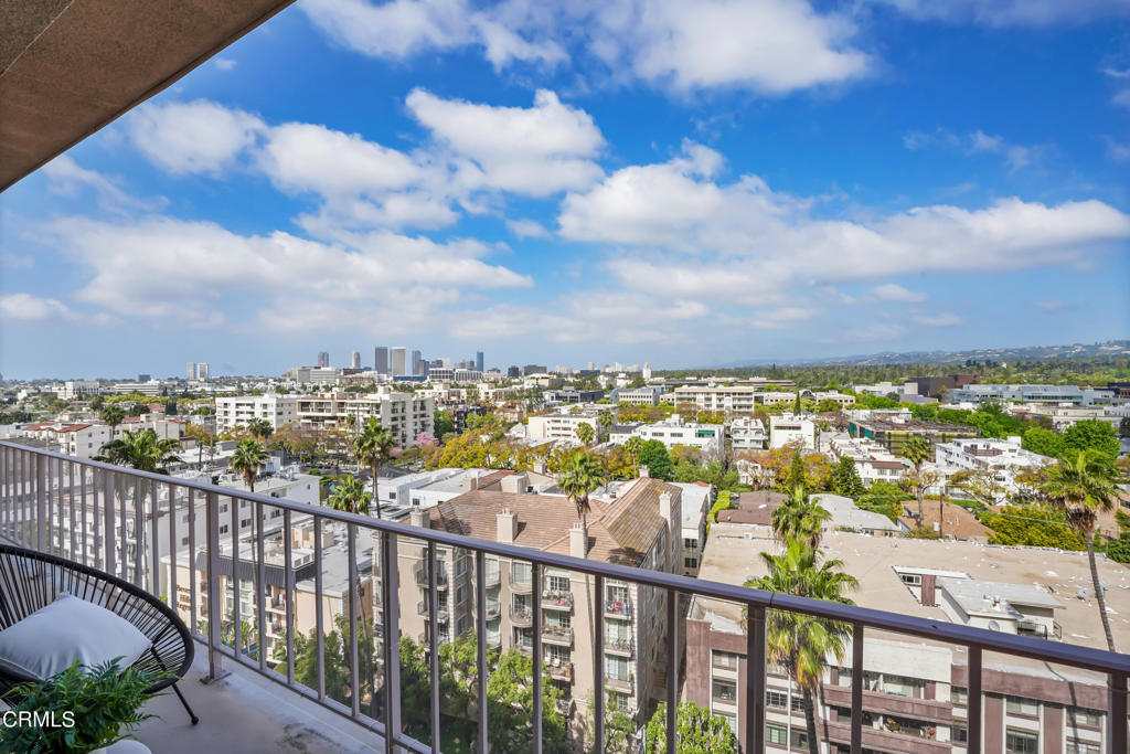 100 S Doheny Drive 1002