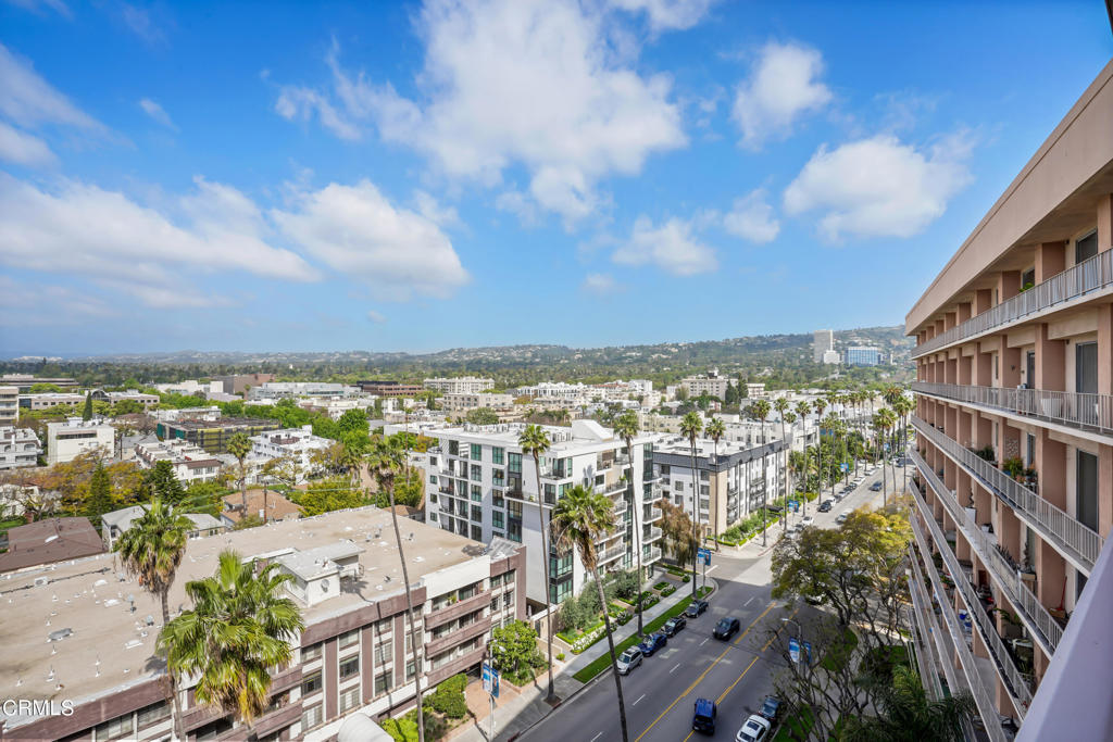 100 S Doheny Drive 1002