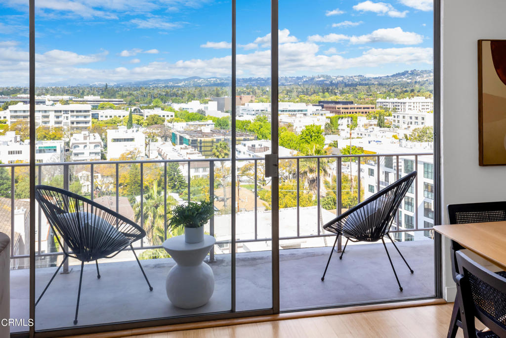 100 S Doheny Drive 1002