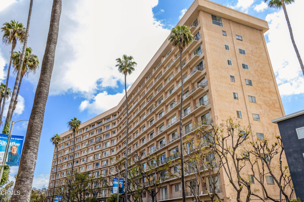 100 S Doheny Drive 1002