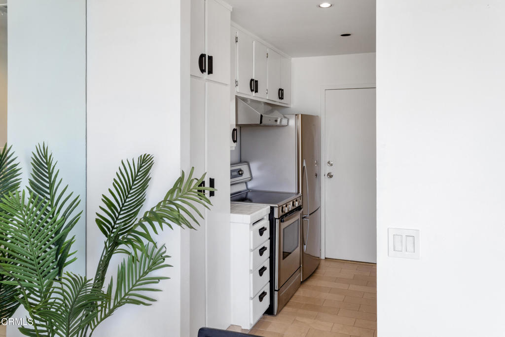 100 S Doheny Drive 1002