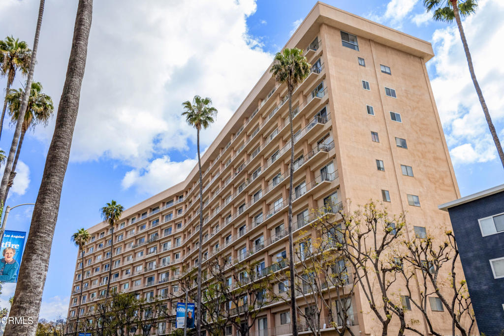 100 S Doheny Drive 1002
